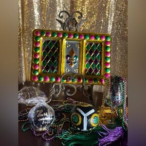 MARDI GRAS PLATTER NIB Fleur De Lis Handpainted Glass Divided Serving Platter